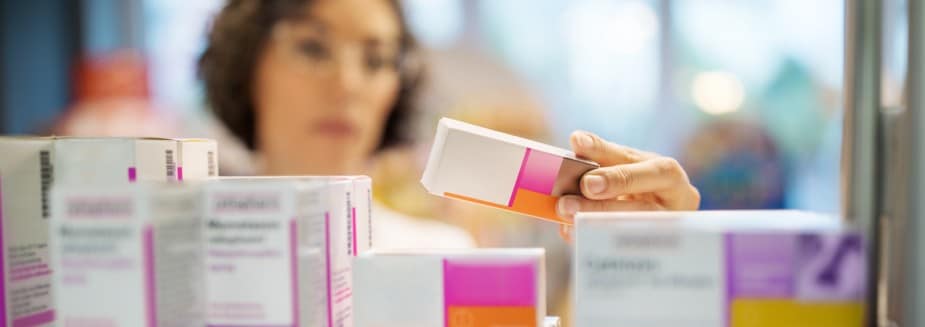 estudante do curso de biomedicina e farmácia