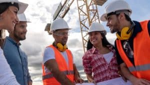 alunos desenvolvendo estágio em engenharia