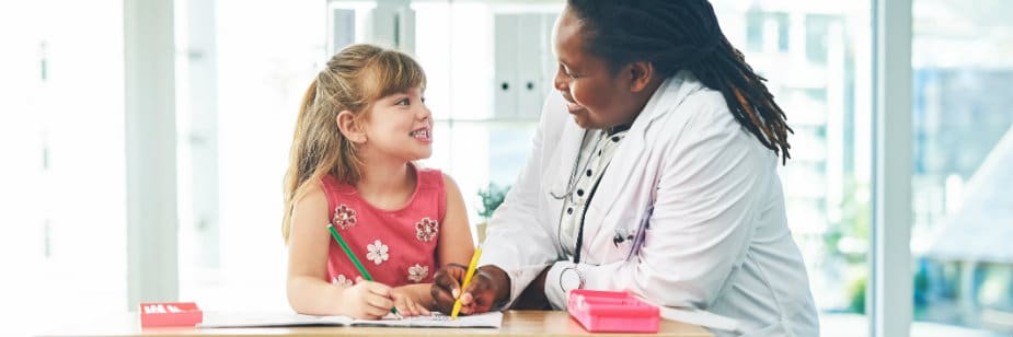 profissional de pedagogia hospitalar e criança