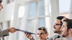 como entrar no mercado de trabalho