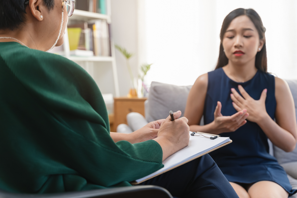 Psicóloga atendendo paciente. Psicologia jurídica.