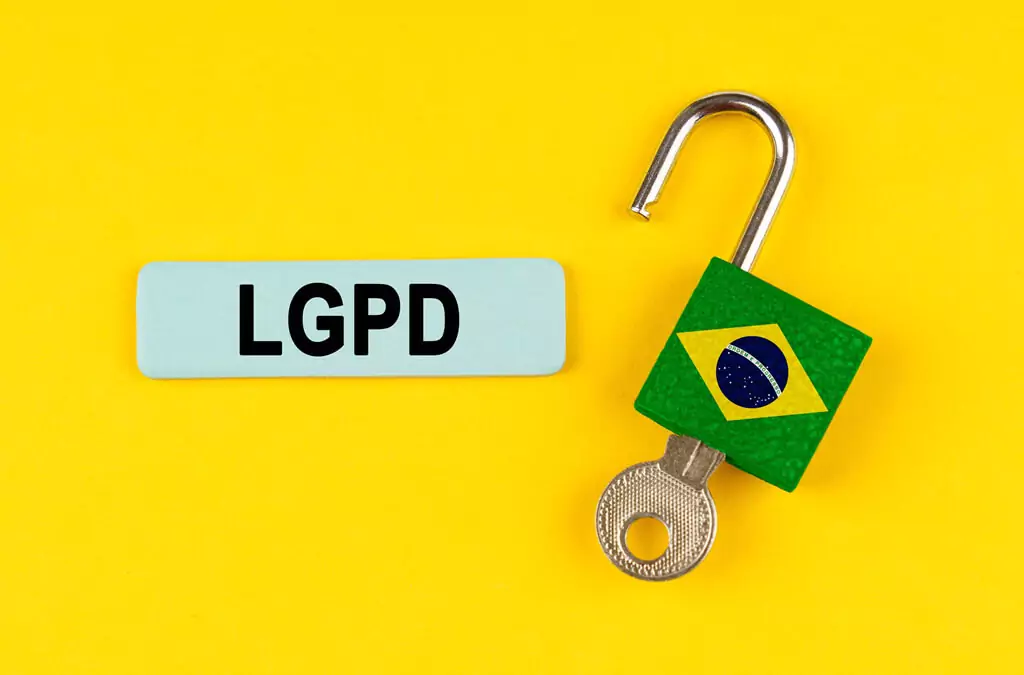 cadeado com bandeira do brasil e sigla lgpd ao lado