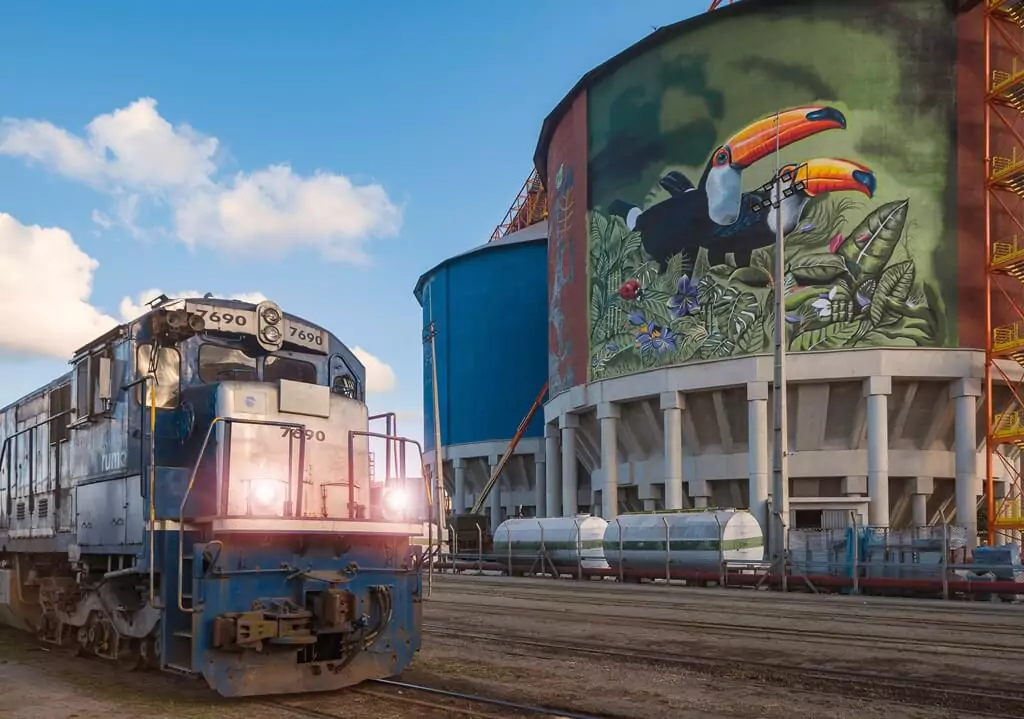 trem no porto de Santos